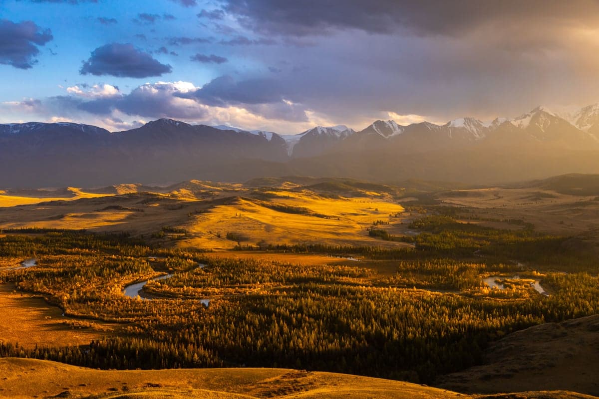 Sunset light warms the mountains and valley terrain. Paradise Valley earned its name honestly, and evenings here are as memorable as the fishing